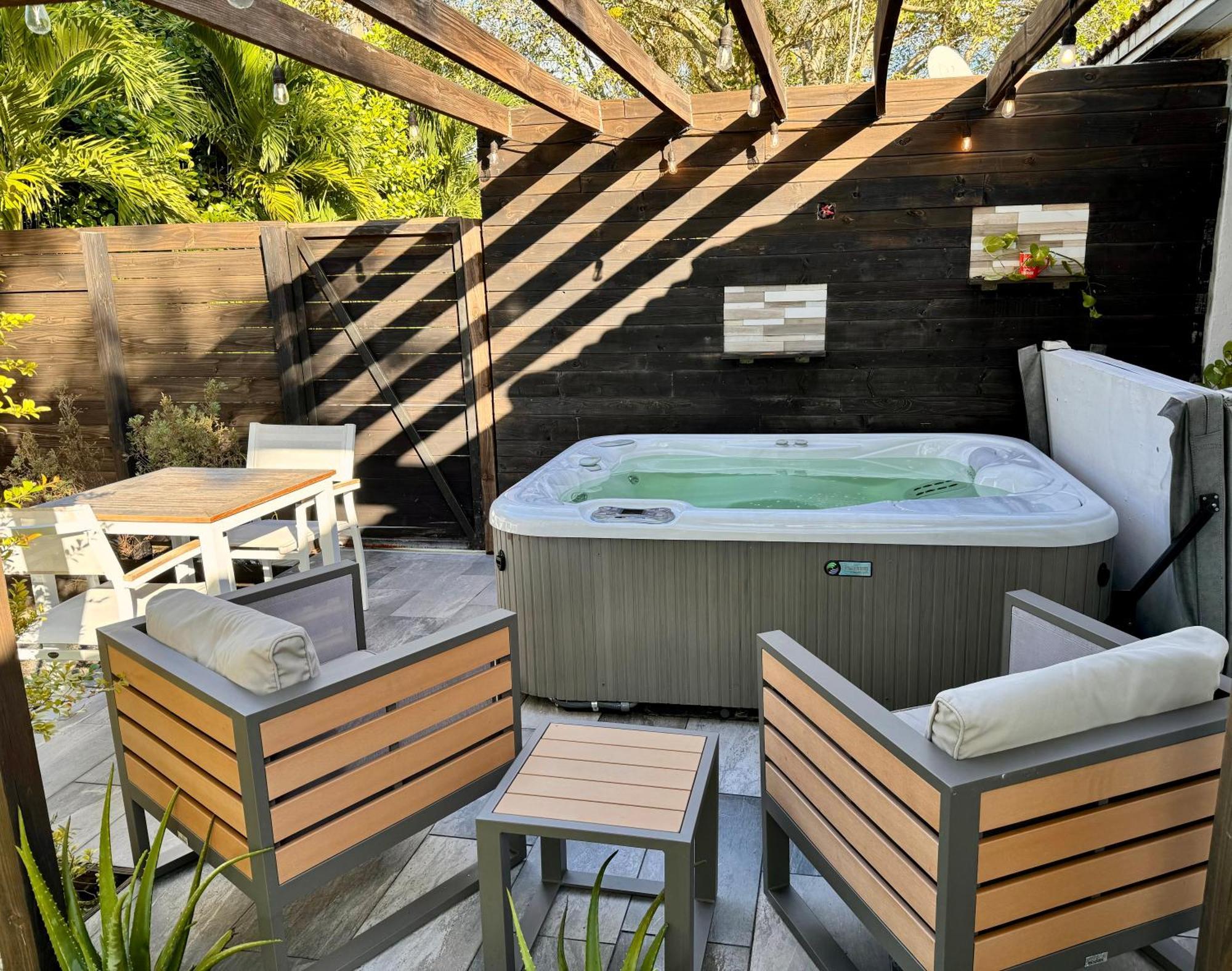Hot Tub House On Golf Course! 10 Mins To The Beach Miami Luaran gambar