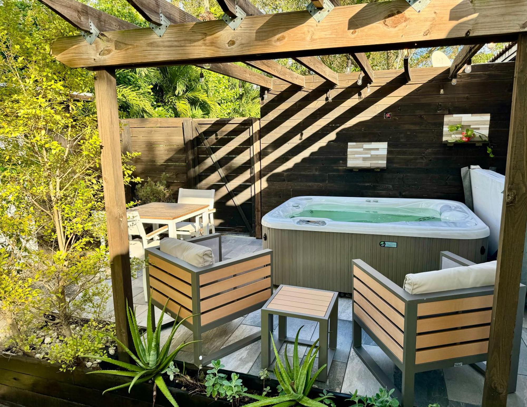 Hot Tub House On Golf Course! 10 Mins To The Beach Miami Luaran gambar